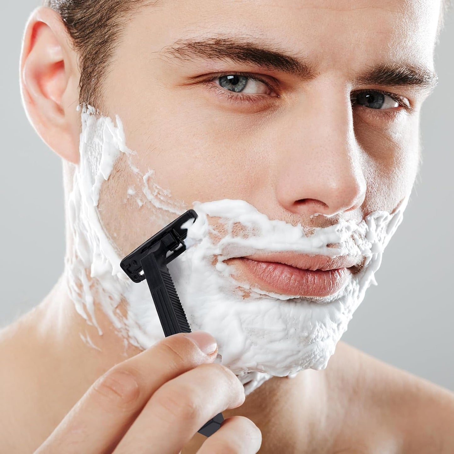 CXYARY 250 Pcs 3 Blade Disposable Razors With Clear Safety Cap, Shaving Razors Bulk for Men &Women, Stainless Steel Blade, Multipurpose Portable Shave Razor for Bathing Hotel Travel, Black